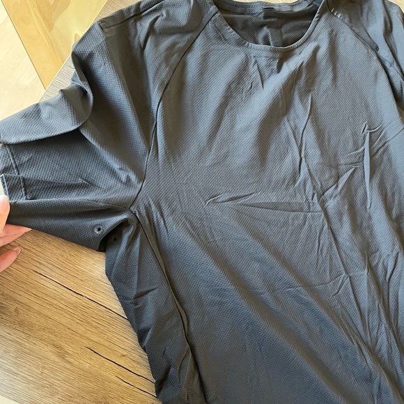 Grey lululemon athletic shirt - Picture 3 of 4
